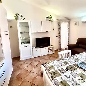 Appartamento Exclusive Use- Uso Esclusivo - La Maison De Gioel - Entire House - Intera Casa - With Kitchenette - Con Cucinino - With Washing Machine - Con Lavatrice - Free Public Parking In Front Of The House - Parcheggio Pubblico Gratuito Difronte Casa, Olbia